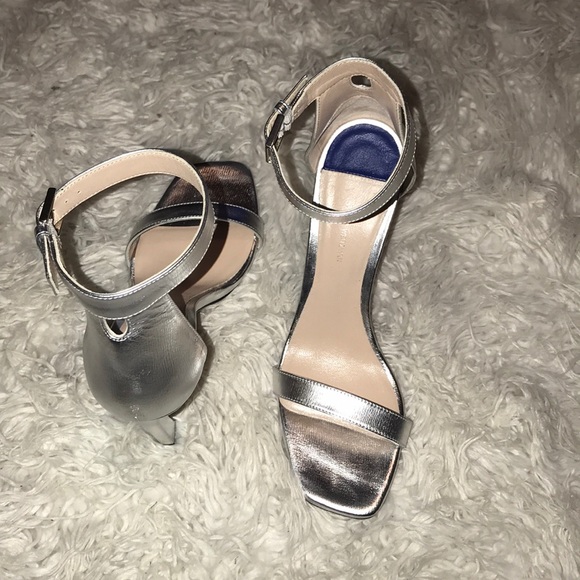 🔥HP🔥Stuart Weitzman silver sandals🔥🔥🔥🔥🔥 - Picture 5 of 6